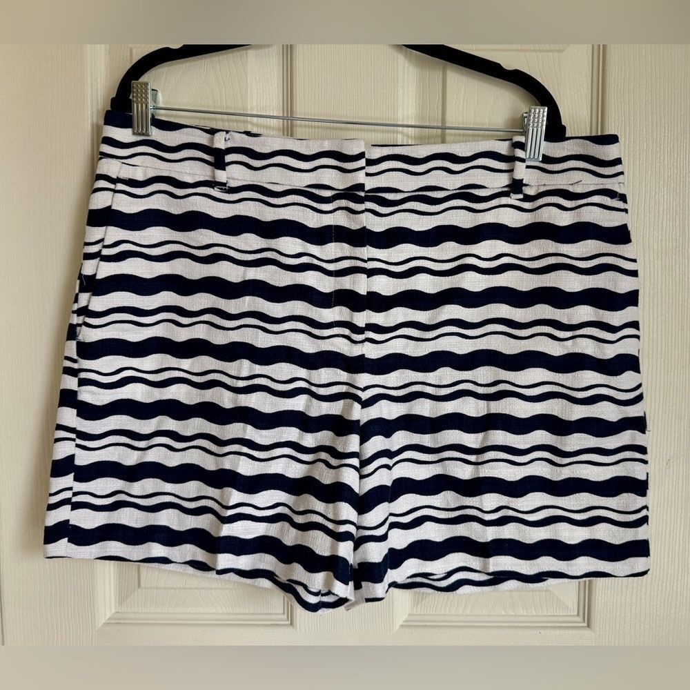 Ann Taylor White with Blue Stripes Dressy Shorts Size 16